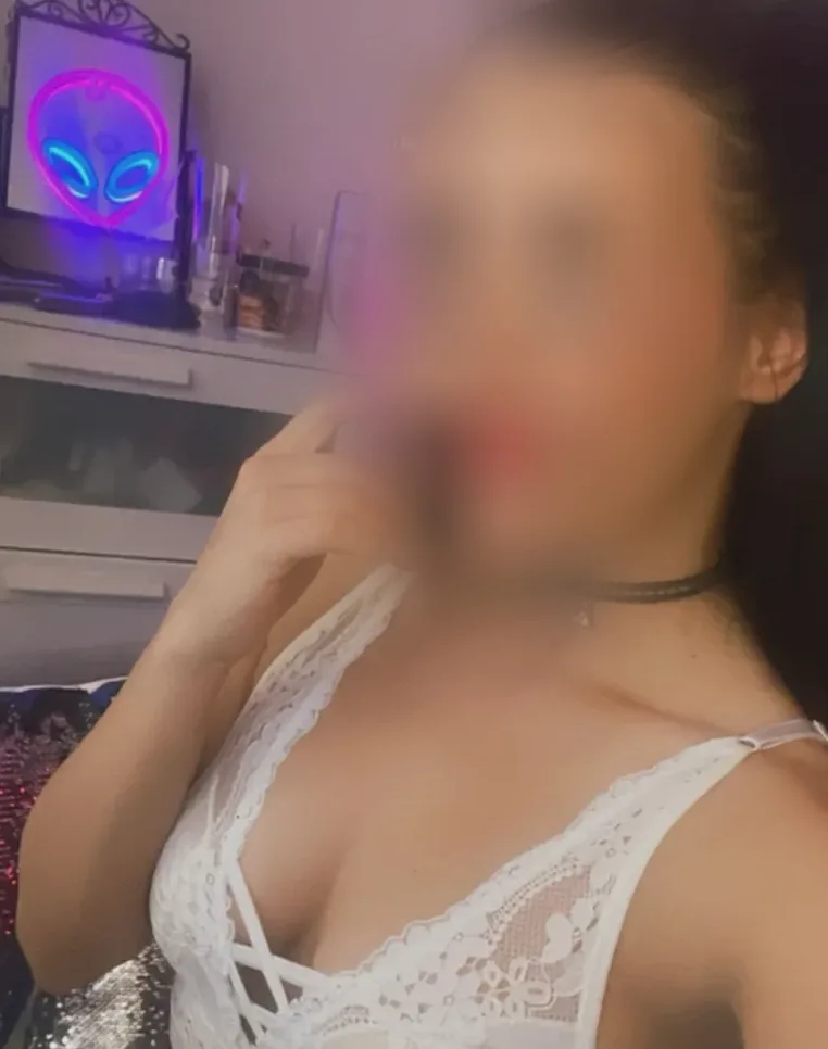 Abigail, 21