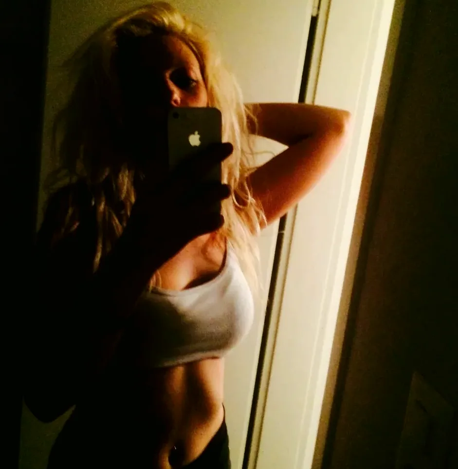 Amelia, 33