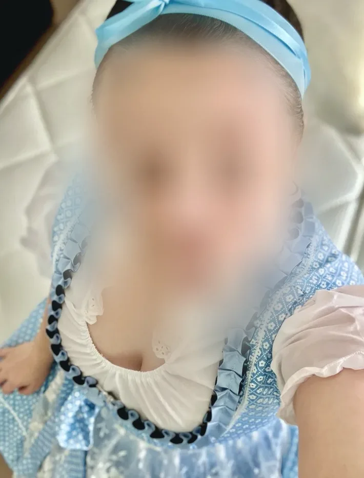 Cerys, 33