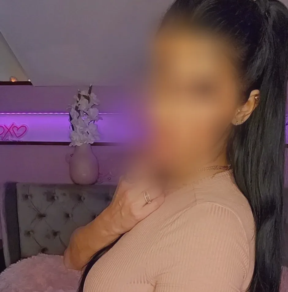 Courtney, 33