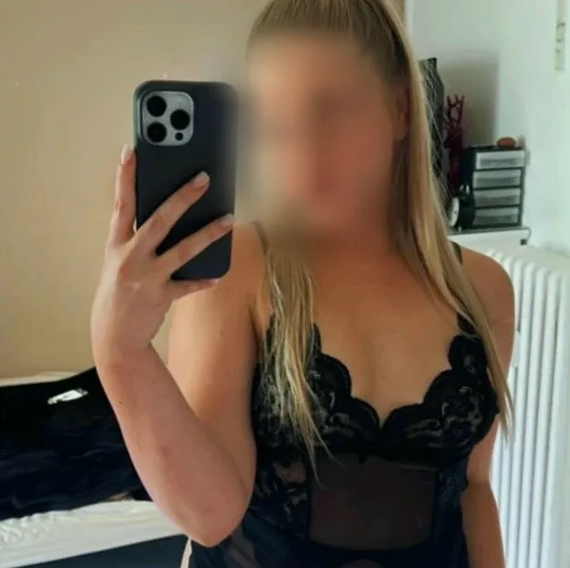 Katie, 28
