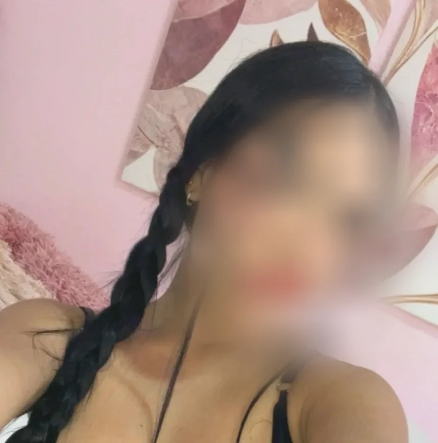 Laura, 23