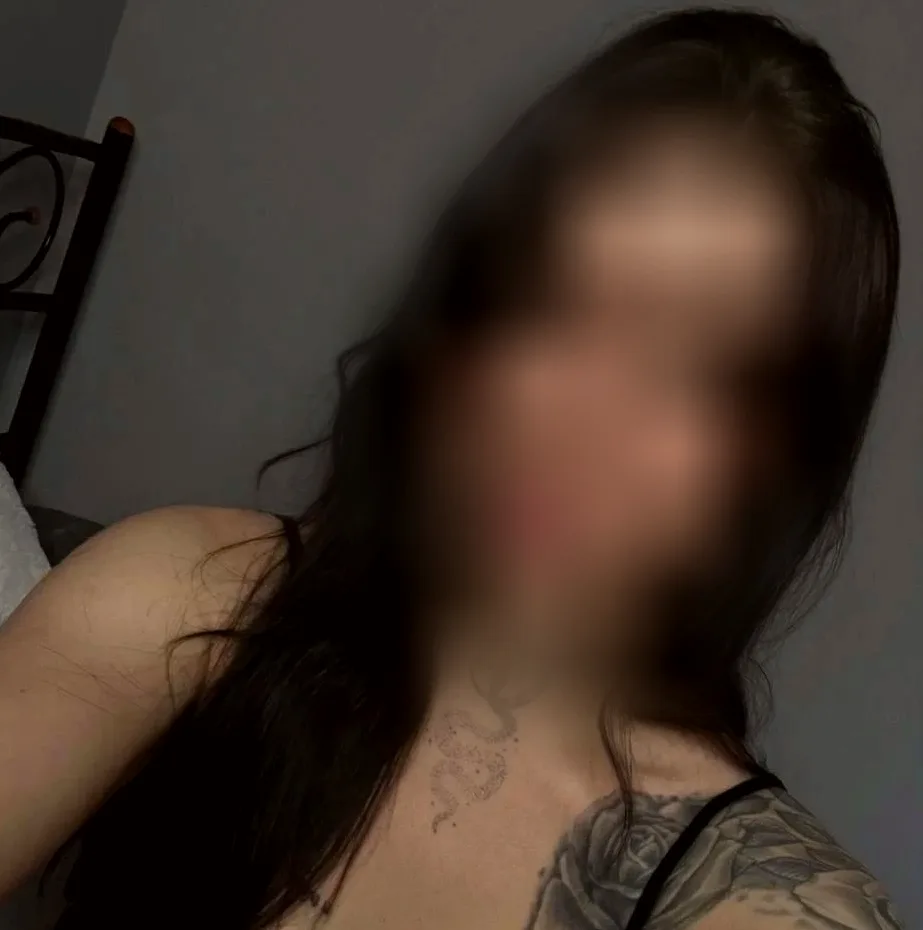 Nadia, 34