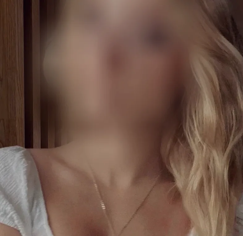 Samantha, 19