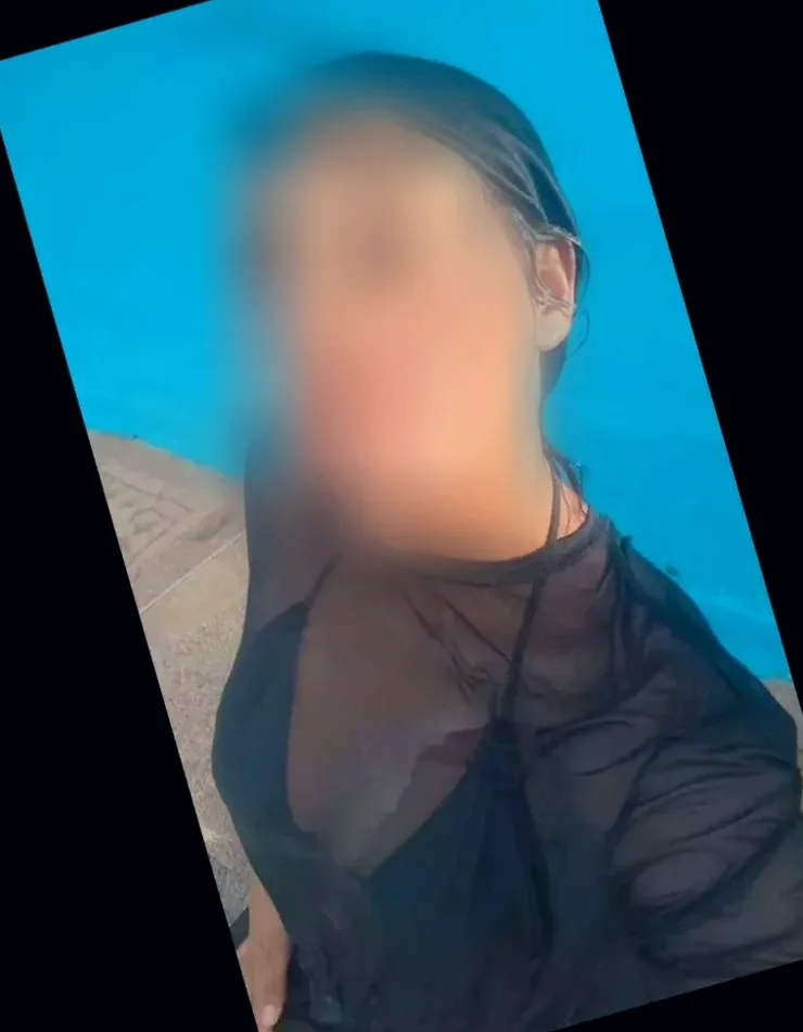 Zoe, 25